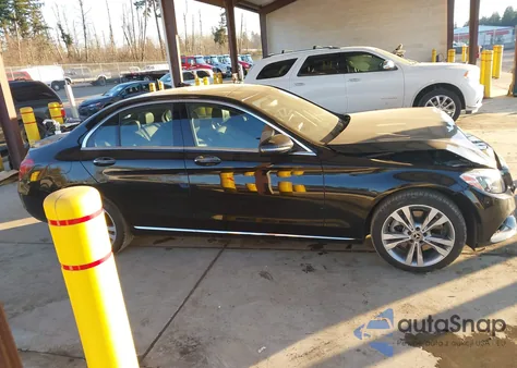 2018 Mercedes-Benz C 300 4Matic из США, поврежденный, VIN 55SWF4KB5JU243853